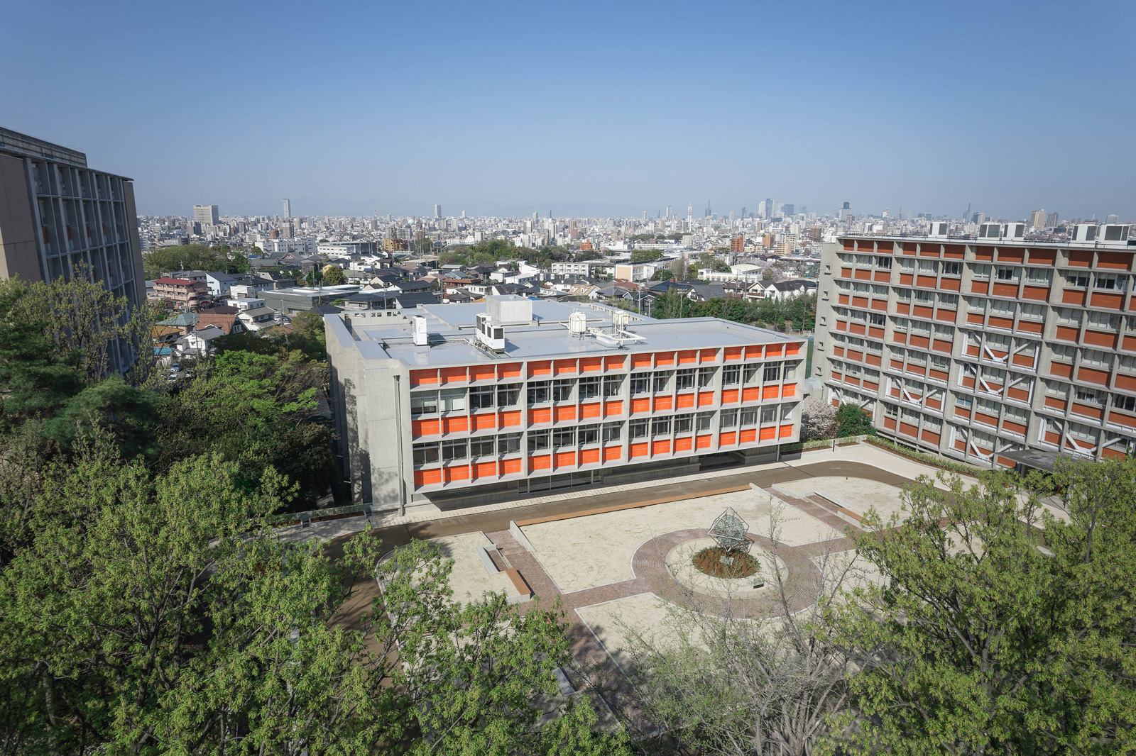 南山高等学校・中学校女子部の校舎